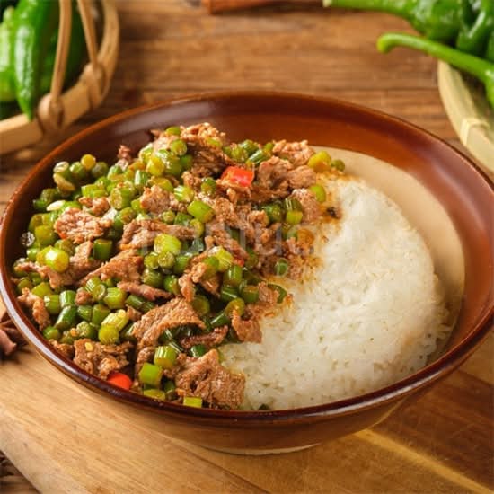 蒜苔孜然牛肉盖码饭 Garlic Sprouts with Cumin Beef GAIMA Rice Bowl